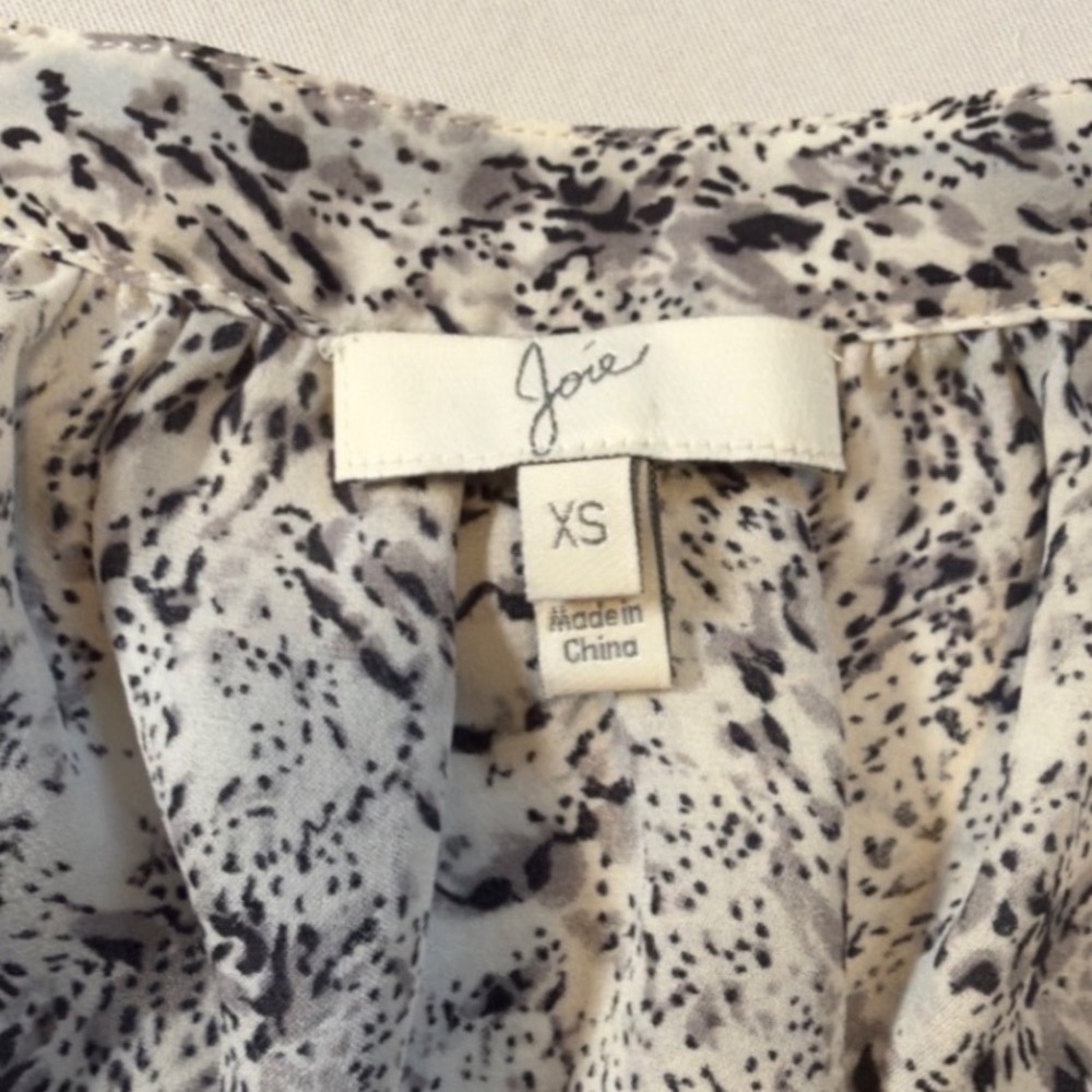 Joie 100% Silk Grey Animal Print V-Neck 3/4 Sleeve Blouse XS W52-22055 Career - Picture 5 of 8
